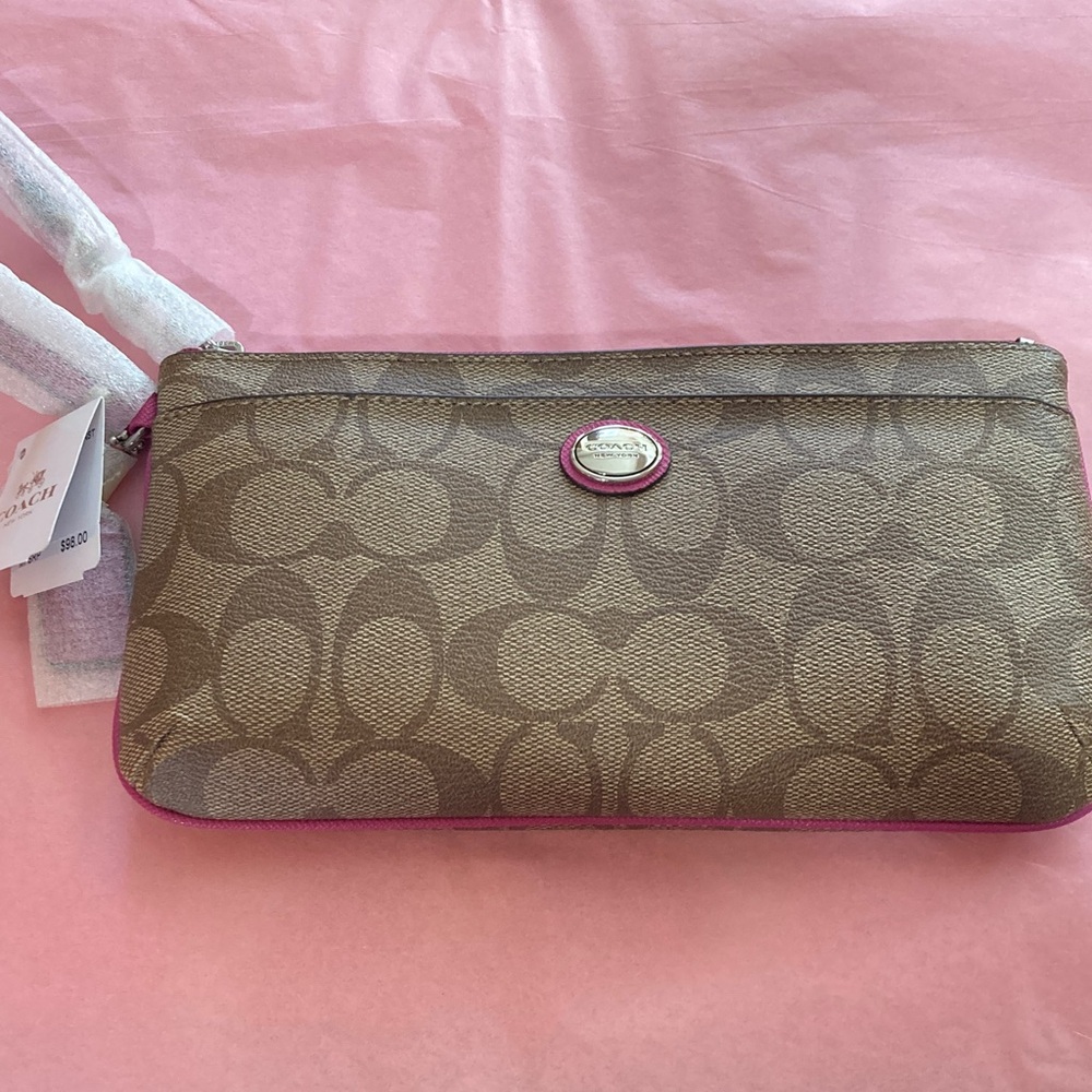 Brand Bew COACH Wristlet. Fuchsia and Brown. Absolutely Beautiful!!  🤎🩷🤎🩷